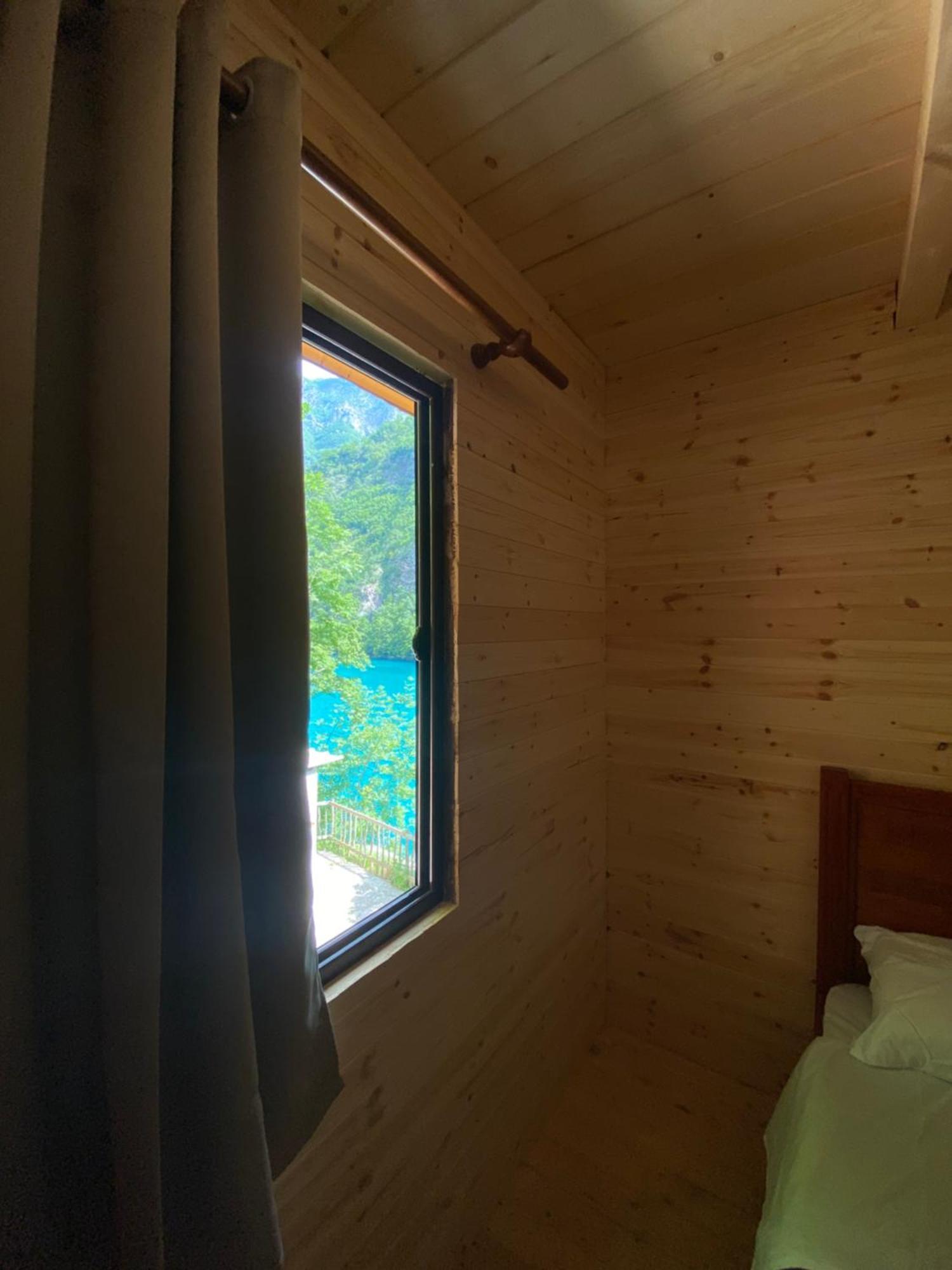 Riverside Komani Hostel Koman