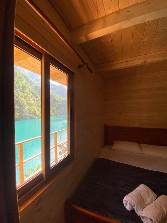 Hostel Riverside Komani Koman