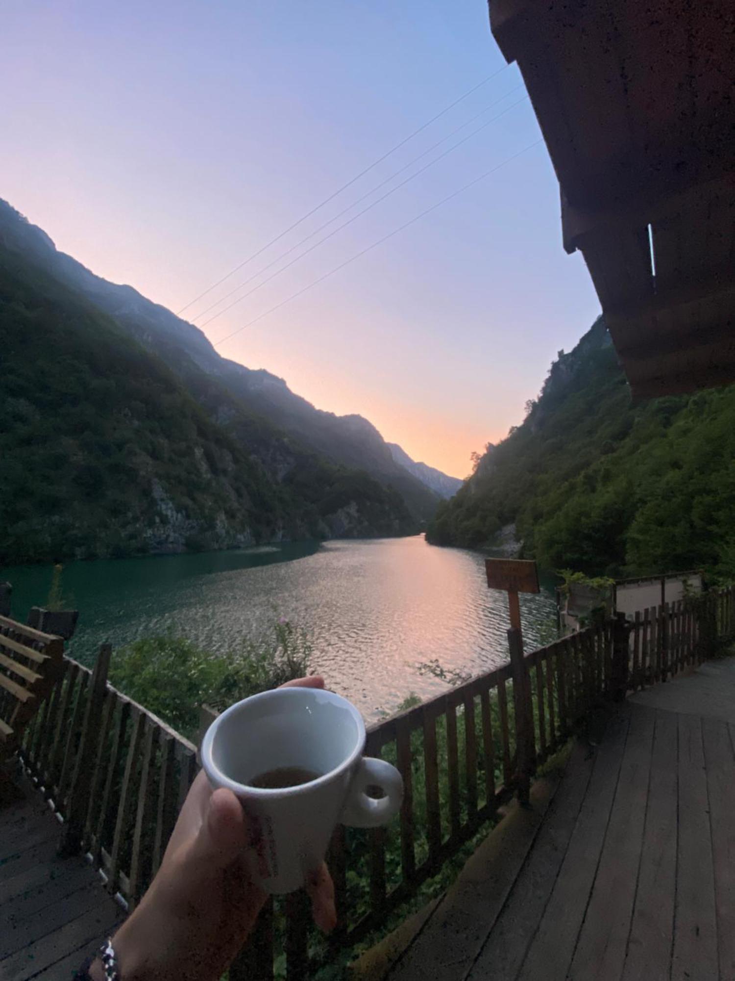 Riverside Komani Hostel Koman