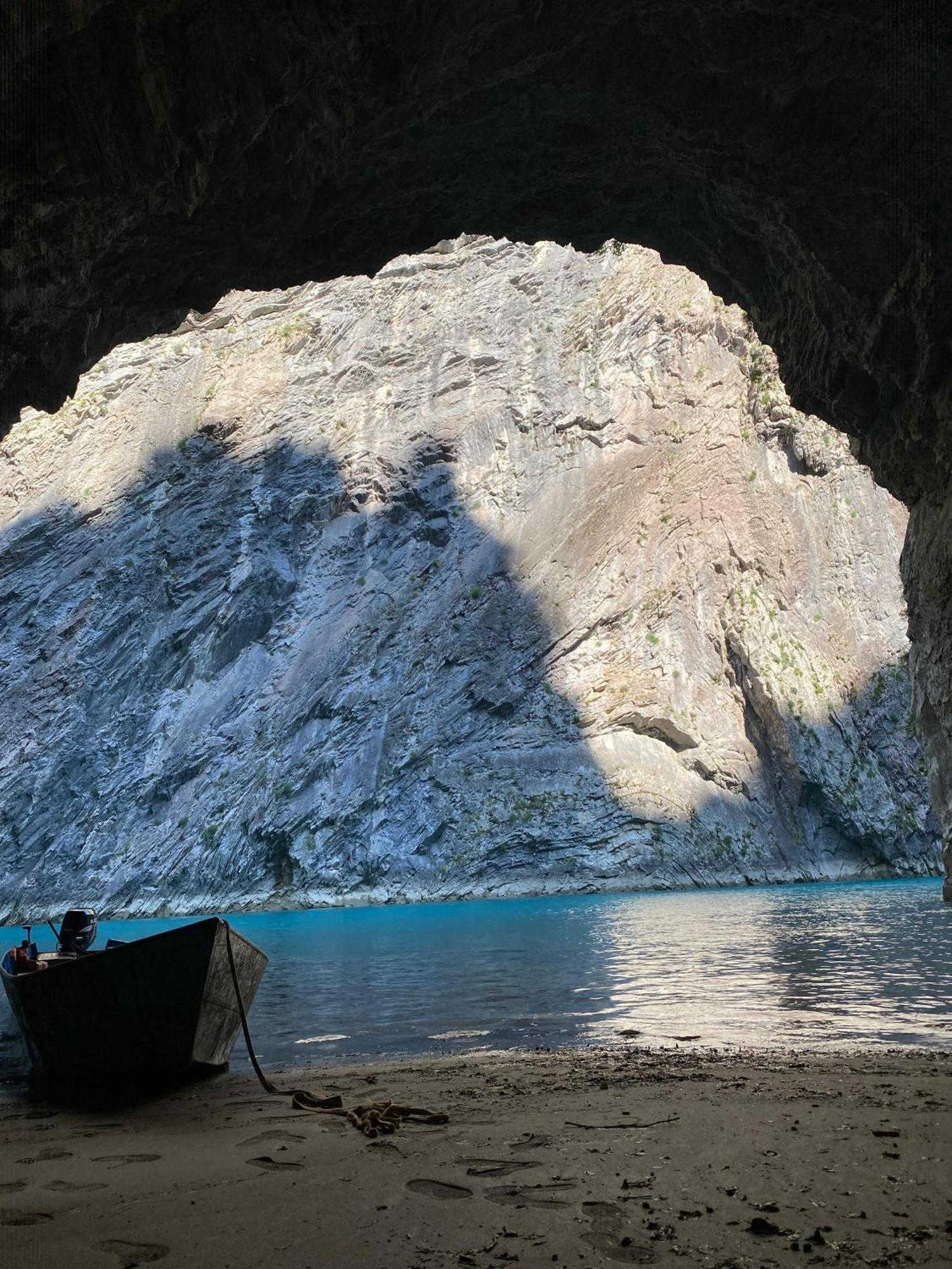 Riverside Komani Koman