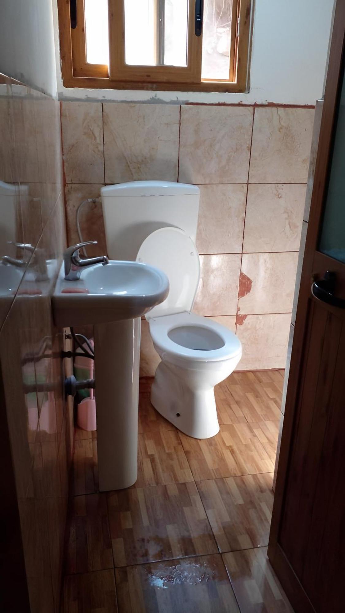Хостел Riverside Komani Koman