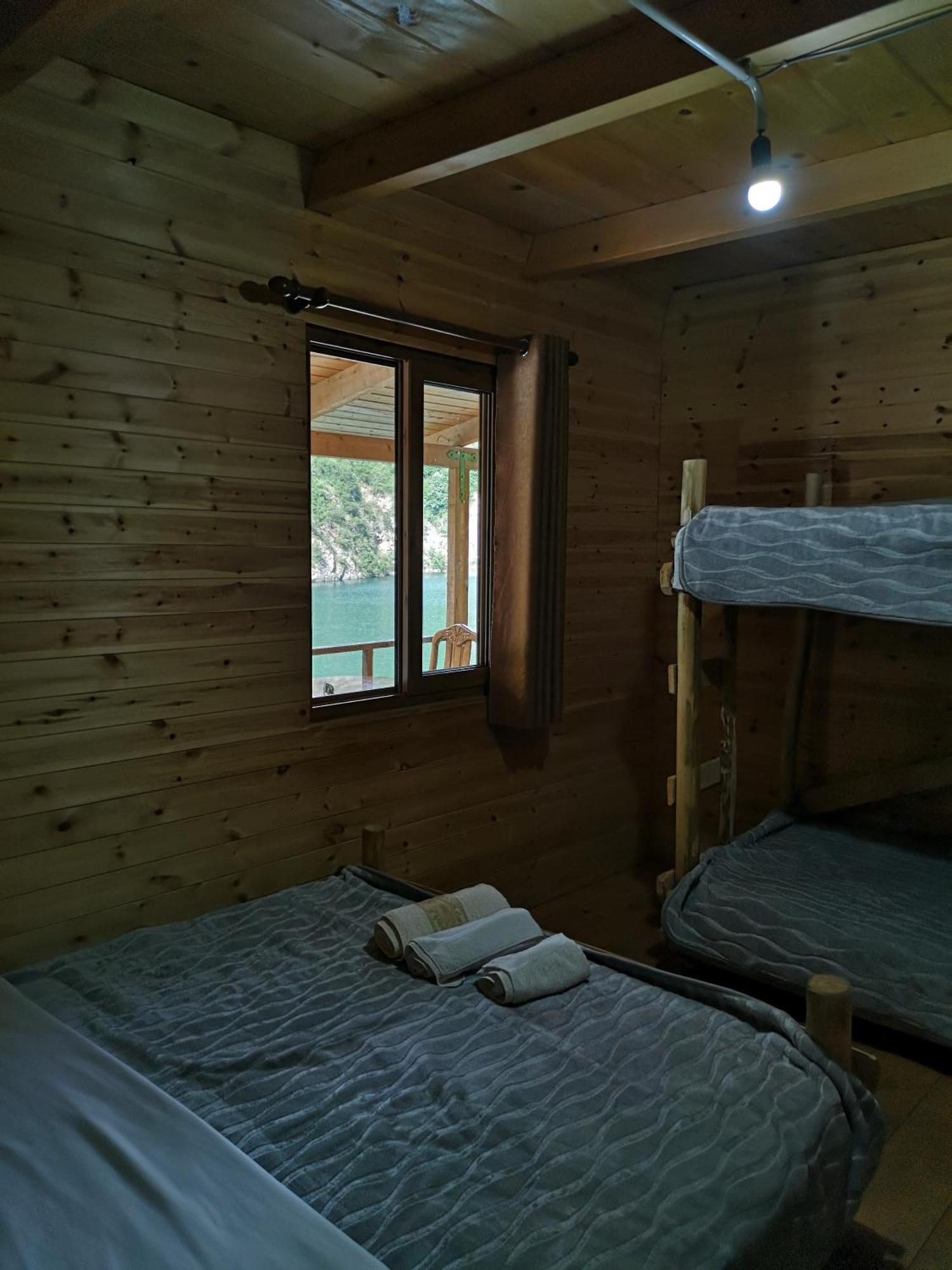 Hostel Riverside Komani Koman