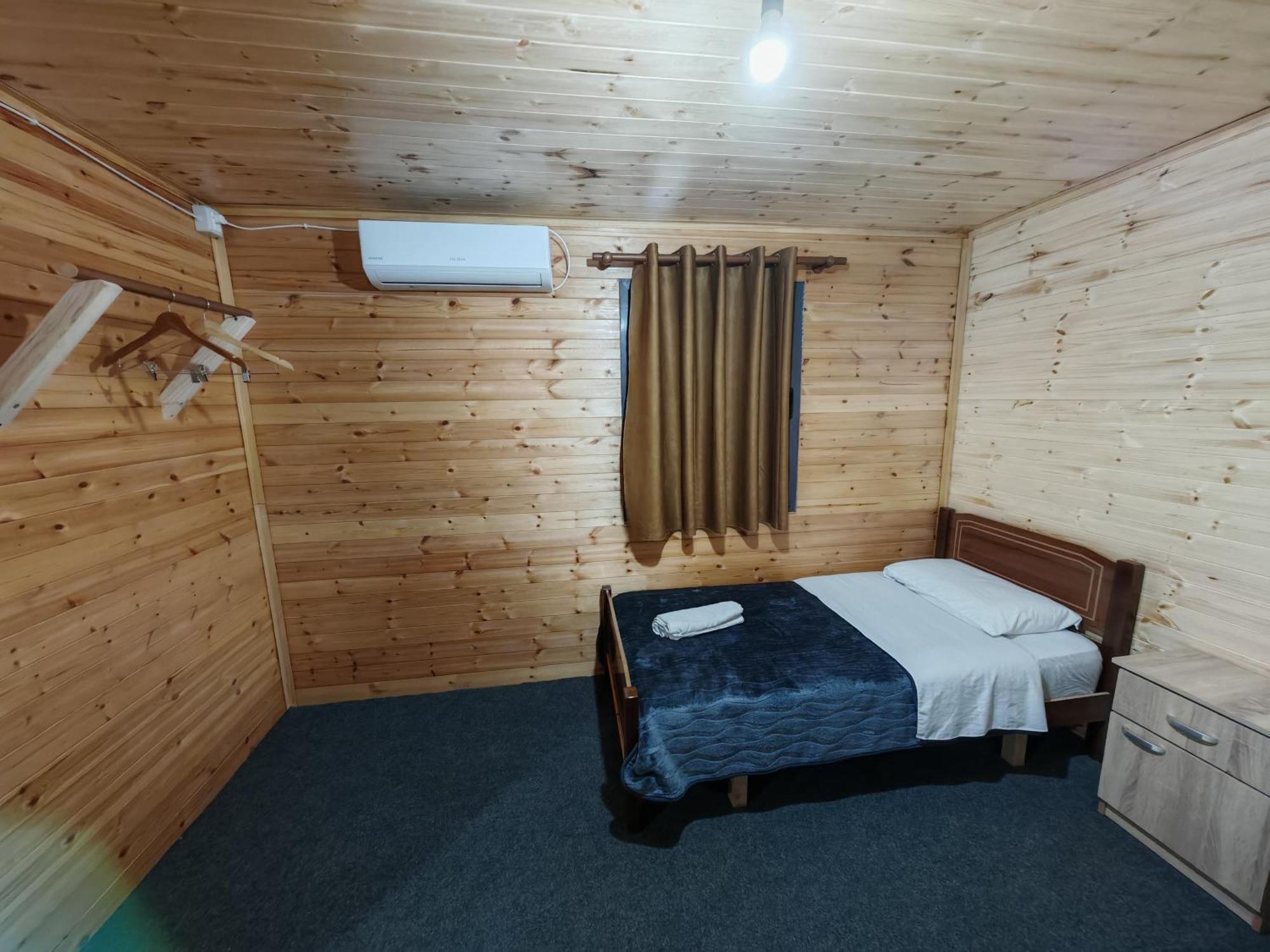 Hostel Riverside Komani *