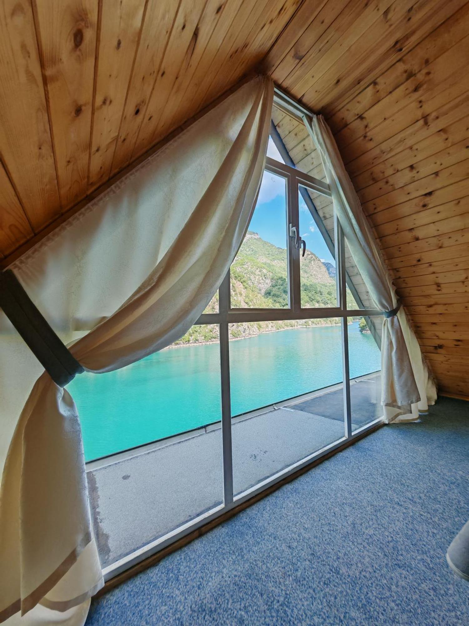 Riverside Komani Hostel Koman