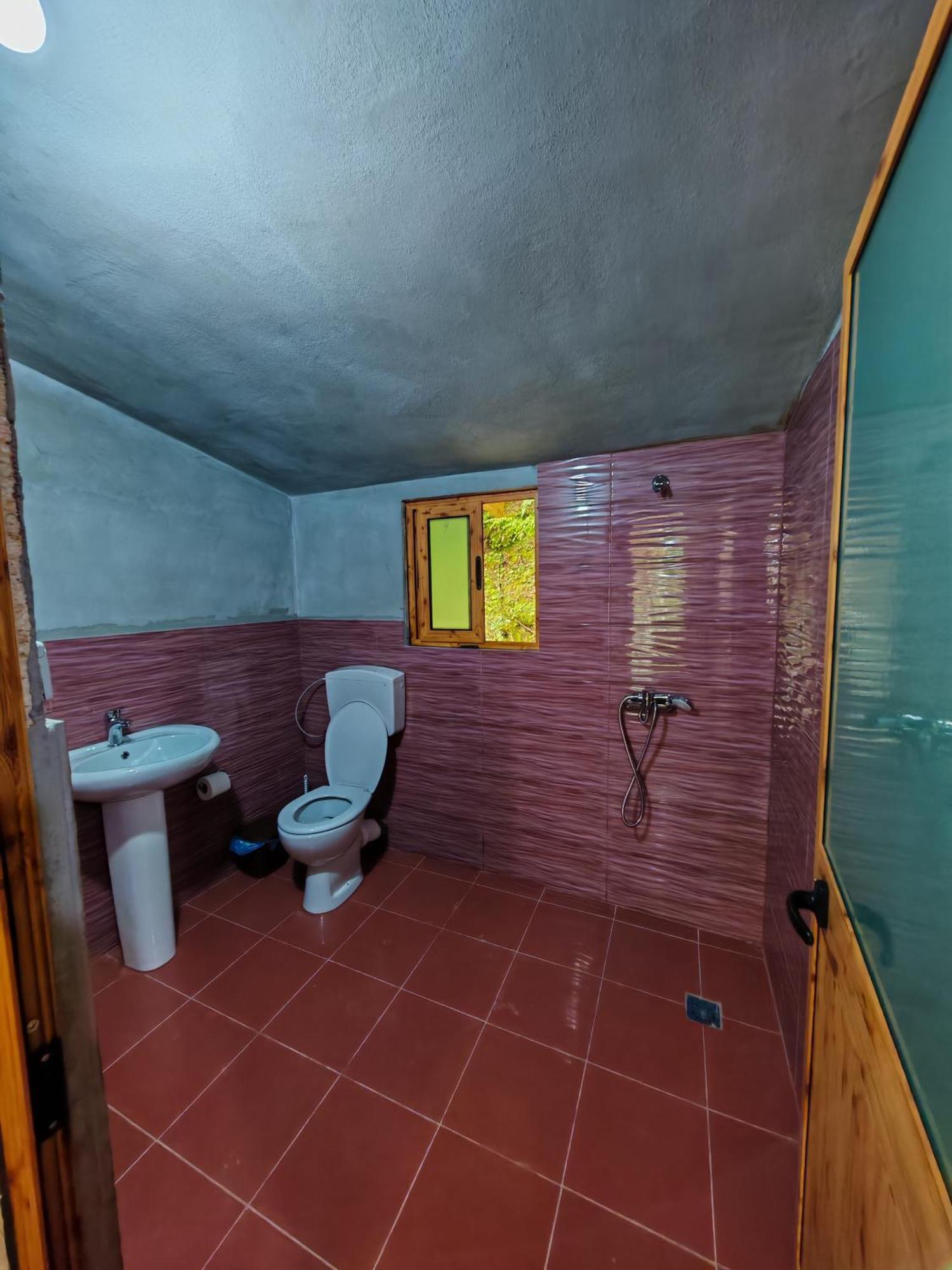 Hostel Riverside Komani